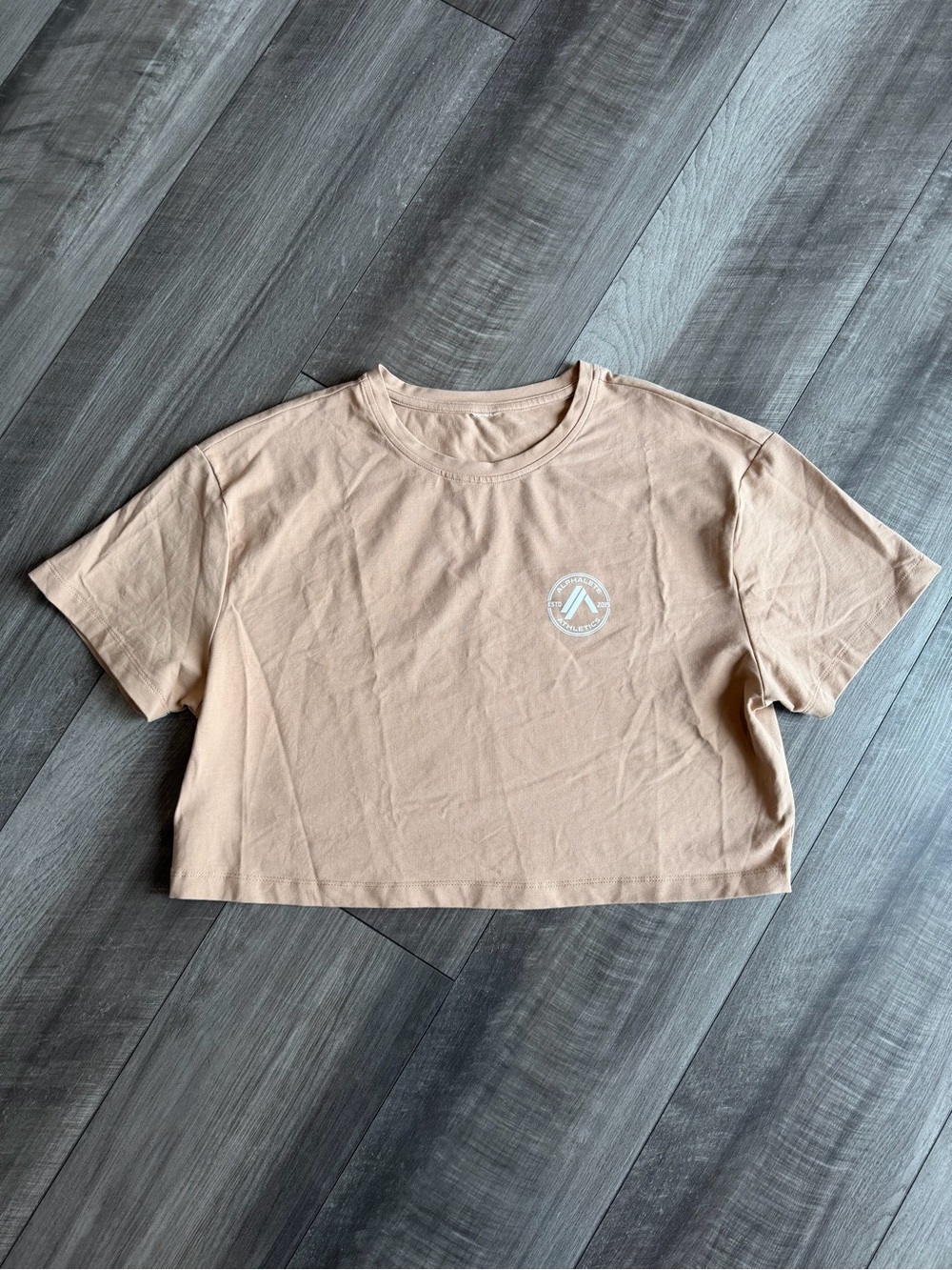 Alphalete Women’s Dynasty Short Sleeve Crop T-Shirt in Taupe Sz S Gym Workout
